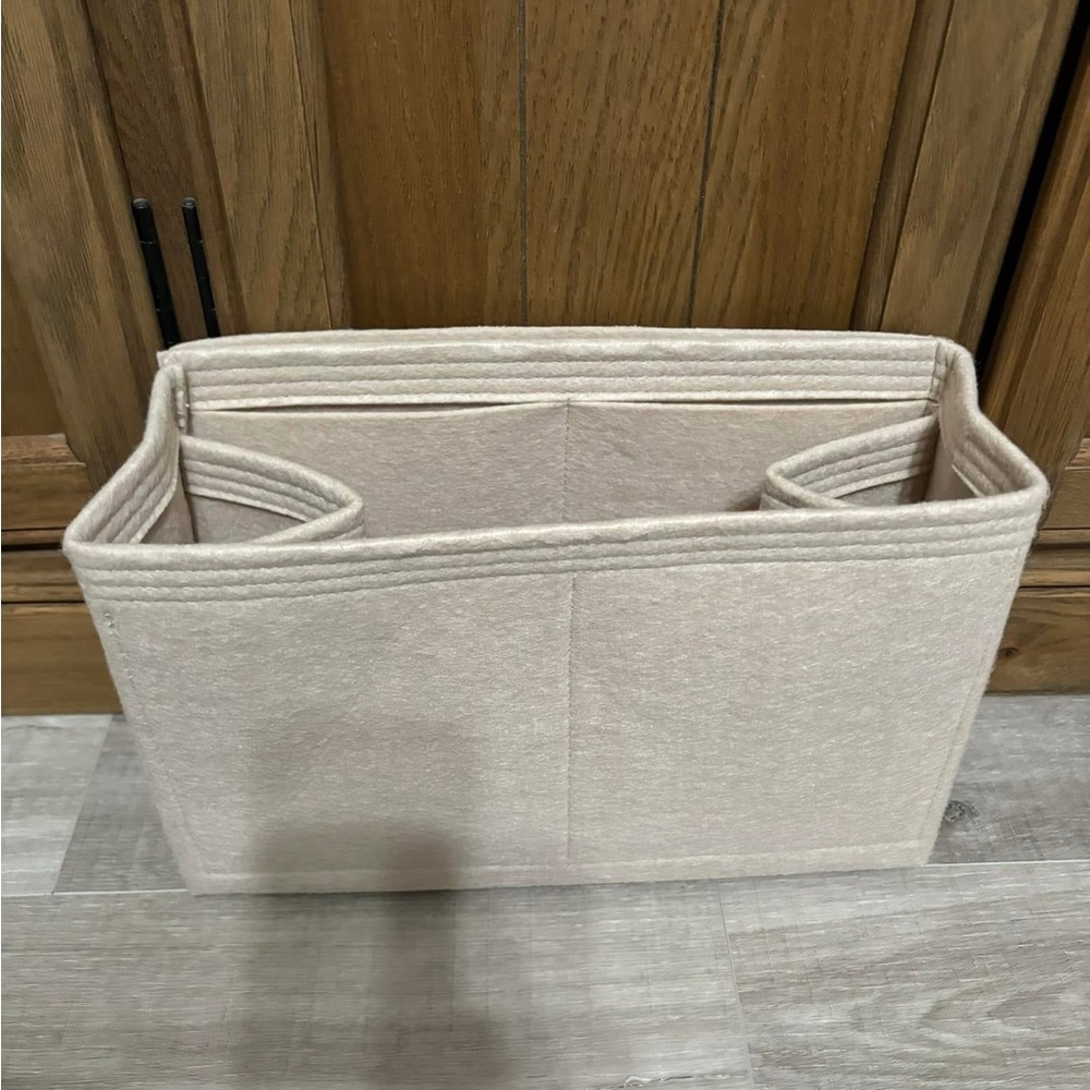 Gucci tote - Picture 3 of 4